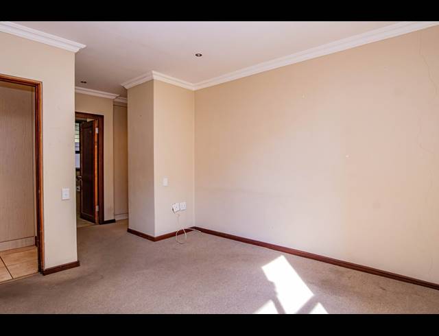 1 BEDROOM APARTMENT FOR SALE IN NEWLANDS